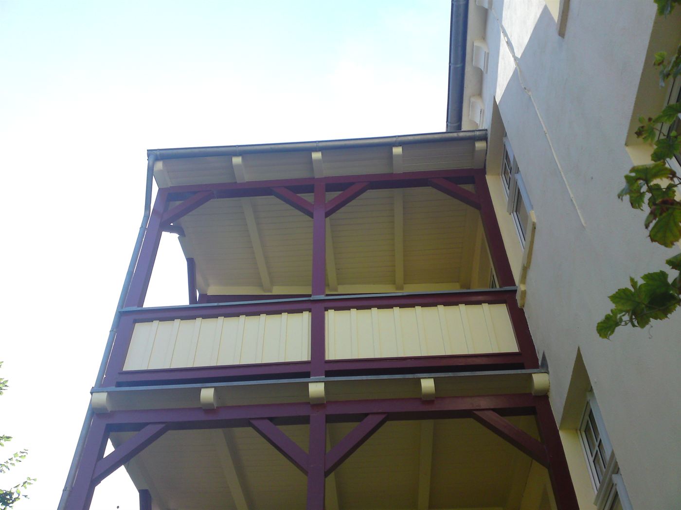 Fertig sanierter Balkon mit neuem Anstrich